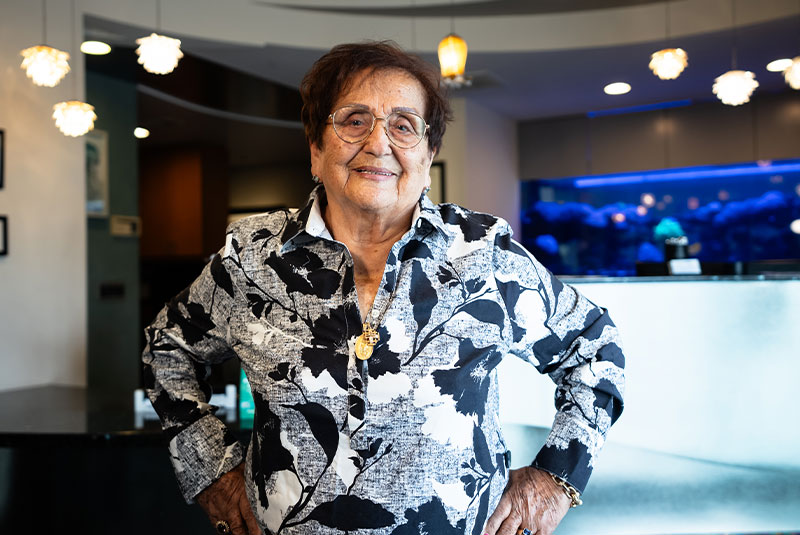 Patient Lina's new smile with dental implants